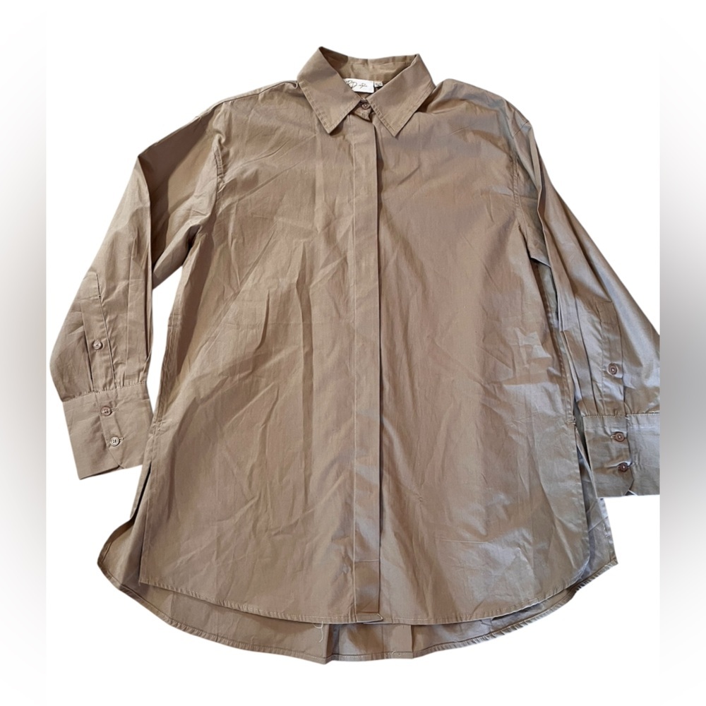 NEW RD Style Casual Tan Button Down Shirt. Small. Unique features.